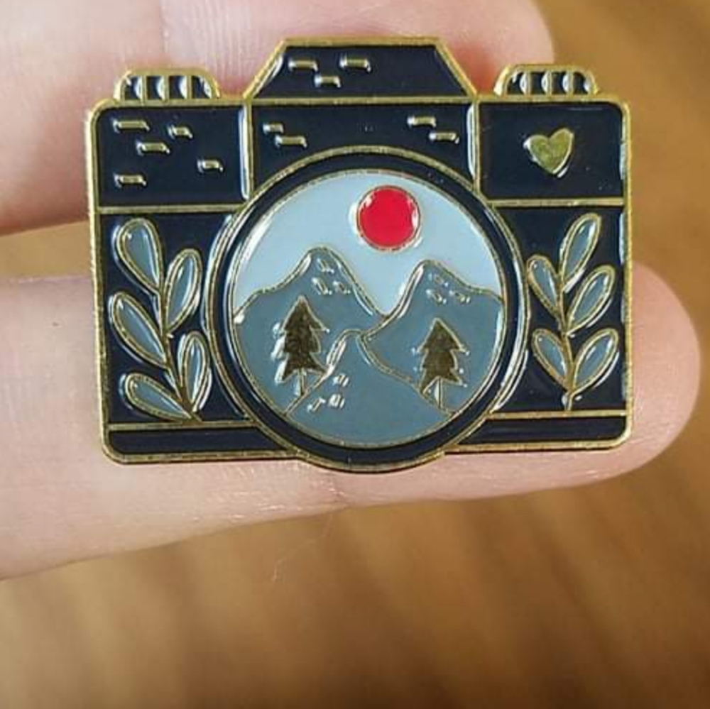 *2 for $13* Retro Digital Camera Mountains Design Enamel Pin - Picture 7 of 7